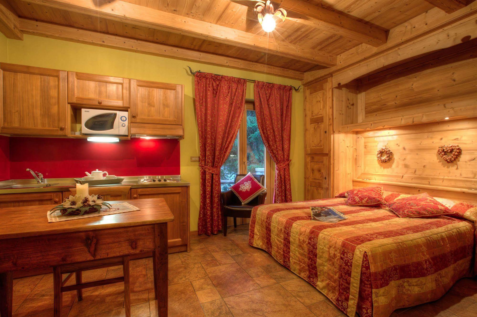 B&B Residence Checrouit Курмайор Экстерьер фото