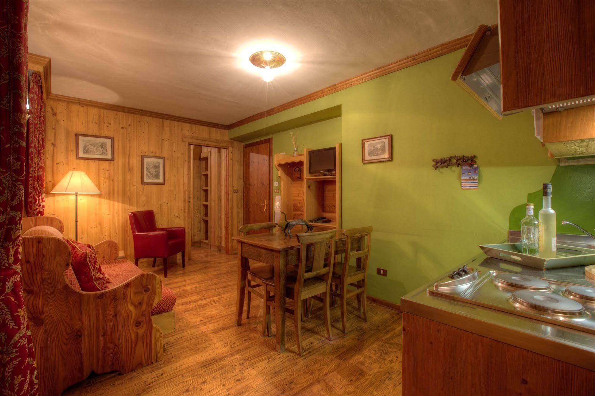 B&B Residence Checrouit Курмайор Экстерьер фото